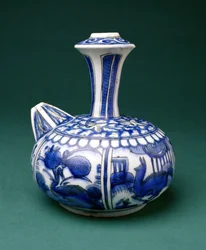 Safavid Blue and White Kendi, 1600-50 (underglasyrmålat lergods)
