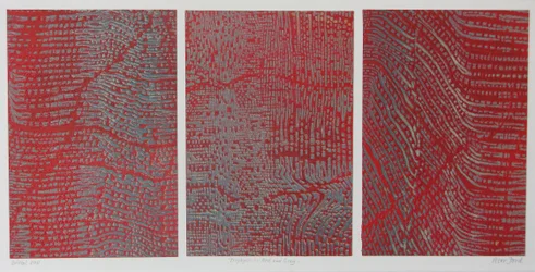 Triptyk i rött och grått