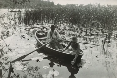 Ett av fyrtio platinatryck från "Life and Landscape on the Norfolk Broads"
