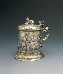 Tankard, kroppen återkallar och jagas med Jakob som brottas med ängeln, och Abraham och Sara som gästar Treenigheten, Danzig, ca 1690 (paket förgyllt silver)