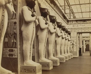 Den egyptiska domstolen och fasaden på Hall of the Colossi, Crystal Palace, Sydenham, 1854