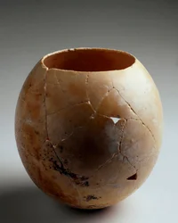 Fenicisk konst: tomt strutsägg. Från Laurita (Lumber). 700-talet f.Kr. Dämpa. 13,2 cm Grenada, arkeologiskt museum