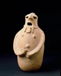 Fenicisk civilisation: äggformad statyett i terrakotta från Isla Plana (Ibiza). 400-talet f.Kr. Dim. 24,7 cm Ibiza, arkeologiskt museum