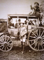 Buffalo Bill Cody (1846-1917) och hans Deadwood-tränare (s/v foto)