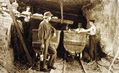 Gruvarbetare i en kaliumgruva, Alsace, ca. 1900 (s/v foto)