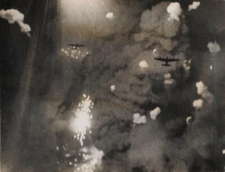 Bild tagen när Royal Air Force Lancasters attackerade Dresden (s/v foto)