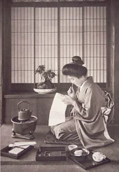 Japansk kvinna som skriver