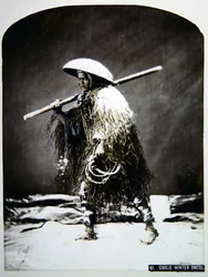 Japansk bärare i vinterkläder, ca 1900 (färgfoto)