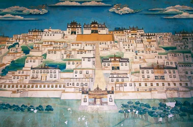 Fresk föreställande staden i Ganden Sumtsenling-klostret (gompa), Zhongdian (på tibetanska Gyalthang, omdöpt 2001 till Shangri-La av den kinesiska regeringen för att främja turism i detta område av den tibetanska högplatån), Yunnan-provinsen, Kina