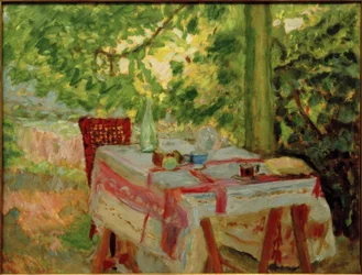 Bordet serveras under linden