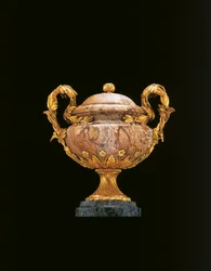 En av ett par Louis XIV egyptiska vaser, 1770-75