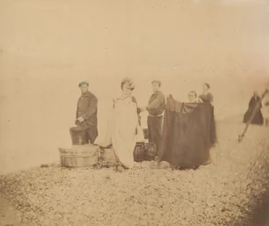 [La Comtesse med grupp på en stenig strand], 1860-talet.
