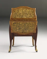 Ludvig XV kommod, ca 1765-70 (ormolu monterad tulpanved, platan, amaranth & intarsia) (se även 463003, 465390 och 465391)