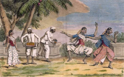 En grupp Bayaderes, eller indiska dansflickor, med manliga musiker, illustration från "Voyage aux Indes et a la Chine", graverad av Poisson, 1782 (färggravyr).