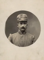 Album "The GM R. Army (Första världskriget)": soldat från 180:e regementet av Territorial Militia (s/v foto)