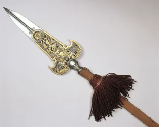 Spjut från kung Ludvig XIV:s (1638-1715) garde av Frankrike (stål och guld i trä)