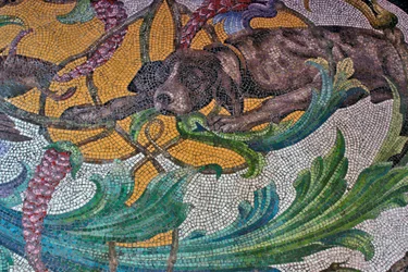 Golv föreställande en jakthund (mosaik)