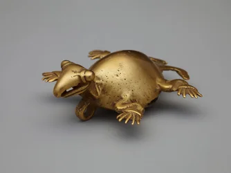 Hängande klocka: sköldpadda, 800-1200 (guld)