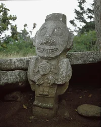 Megalitisk skulptur av fruktbarhetsgudinnan