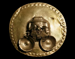 Pre-columbiansk civilisation Calima: gyllene bröst. 700-1400-talets Bogota, Museo de Oro Colombia