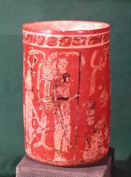 Vas föreställande en ceremoniell scen, Tepeu 1 Period, från Uaxuctun, 600-950 (polykrom sten) (se även 201515)