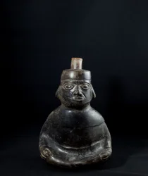 Antropomorf vas med handtag / Peru, Mochica-kultur (terrakotta)
