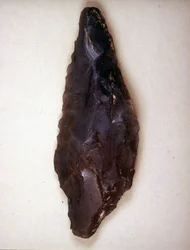 Pilar pekar i flinta. Varese. Milanos arkeologiska museum