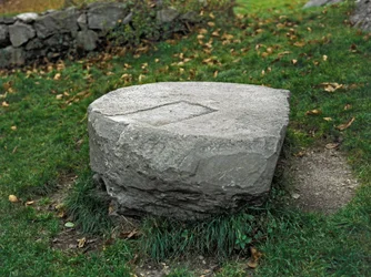 Camunni-folkets civilisation, förhistorien: offeraltare. Perioden mellan yngre stenåldern och bronsåldern. Capo di Ponte, Naquanes nationalpark för hällristningar, Valcamonica, Val Camonica, Italien
