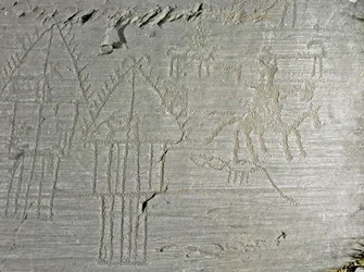 Förhistoria, Camunni-civilisationen, hällkonst: gravhäll med scener ur vardagslivet i en by, hydda på pålar, sjöbostäder, hundar, fåglar, hjortar och en man till häst. Perioden mellan neolitikum och bronsåldern. Häll nr 35, Capo di Ponte, nationalpark
