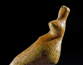 Förhistoria: feminin lerstatyett från platsen för Jalangac Depe (Södra Turkmenistan). 4000-3500 f.Kr. Eneolitikum, kopparåldern. Sankt Petersburg, Eremitagemuseet, Ryssland