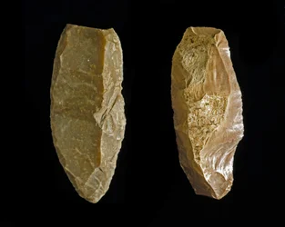Förhistorien: flintglättare eller skrapor från kopparstenåldern. Från Umbrien (Italien). Perugia, Umbriens nationella arkeologiska museum