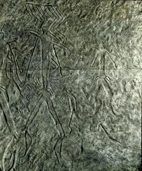 Förhistoria, hällkonst: hällristningar (graffiti på sten) av människofigurer. neolitik, stenålder. (Azerbajdzjan) Bronsåldern. Baku, Azerbajdzjans statliga religionshistoriska museum