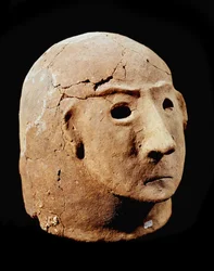 Förhistoria: terrakottahuvud från nekropolen i Cancelli. Apenninsk civilisation (eller italiensk bronsålder). 1400-1300 f.Kr. Perugia, Umbriens nationella arkeologiska museum