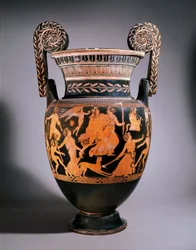 Pronomosvasen. En grupp skådespelare förbereder sig för att framföra ett skådespel. Volutkrater med röda och vita figurer målade av Pronomos. Keramik. Mått: 74 cm. Inv. 81673. Museo Archeologico Nazionale, Neapel