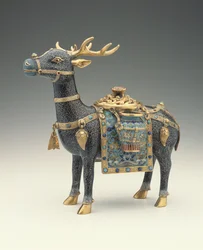 En figur av ett rådjur (cloisonne-emalj)