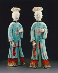 Ett par kvinnliga figurer, Qianlong-period, 1736-95 (porslin)