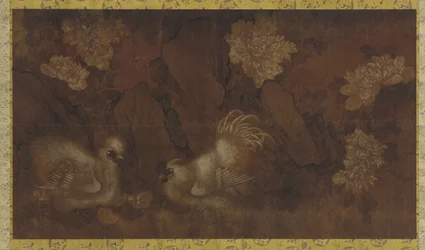 Tupp, höna och kycklingar nära pionbuskar (bläck och färg på sidenpanel)