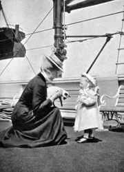 Prinsessan Victoria 1868-1935 med prins Olav av Norge 1903-1991, 1908.