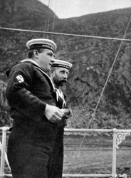 Två sjömän på den kungliga yachten utanför Norges kust, 1904 1908.