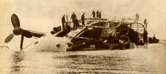 Förlust av H.M.S. Gladiator, 1908, 1933.