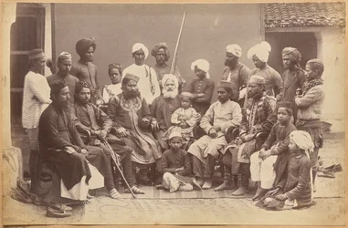 Mowhri Rahman Alli Khans familj, Rewa (framsida, nedtill)