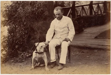 Robert Hotz, Esquire, och bulldogg