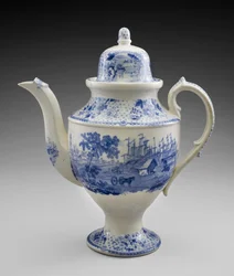 Kaffekanna, c. 1829-1832 (blyglaserat lergods med transfertryck)