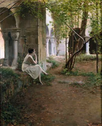 Ung kvinna i meditation i en klostergång