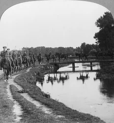 Ett regemente av Allenbys kavalleri bakom linjen, Ypres, Belgien, första världskriget, c1914-c1917.