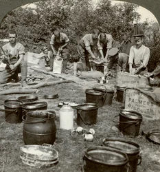 Armékockar som förbereder en måltid, första världskriget, 1914-1918.