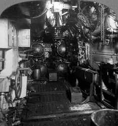 Fyra torpedrör i det främre facket på en tysk U-båt, första världskriget, 1918.