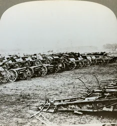 Hundratals tyska vapen fångade vid Couralette, Frankrike, slaget vid Somme, första världskriget, 1916