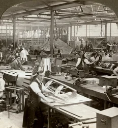Plåtslagare vid en flygplansfabrik, första världskriget, 1914-1918