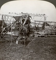 Vraket av ett tyskt bombplan som försökte bryta igenom luftförsvaret, första världskriget, 1914-1918.